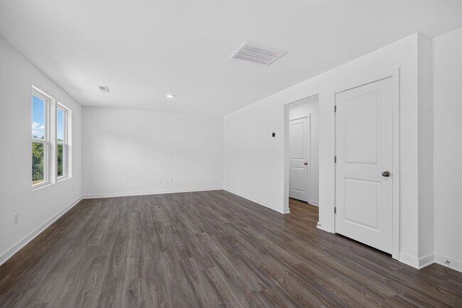 Building Photo - 882 Waterworks Rd