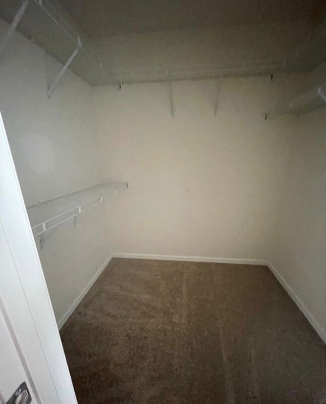 Building Photo - 28 Sweetland Ct