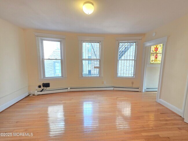 Building Photo - 122 Jewett Ave