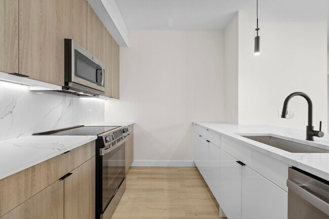 Building Photo - 4525 Bergenwood Ave