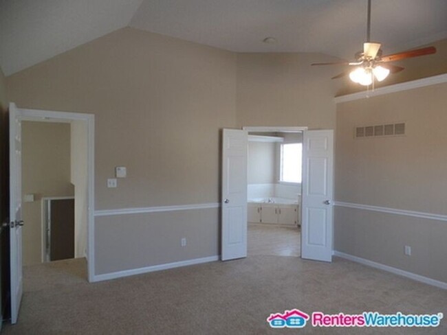 Building Photo - Spacious 4 bd, 3 bth Home in Lees Summit! ...