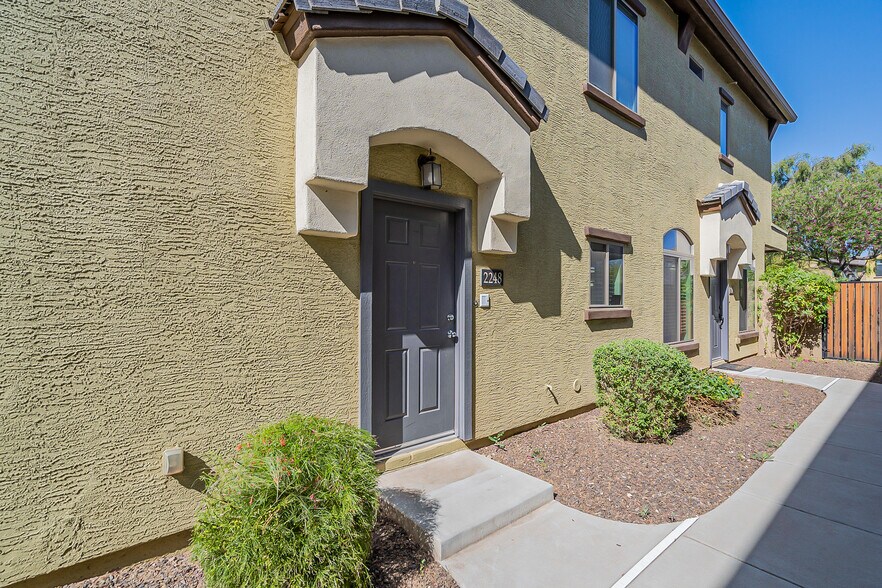 Building Photo - 2725 E Mine Creek Rd