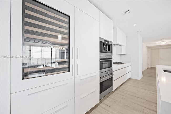 Building Photo - 2200 N Ocean Blvd