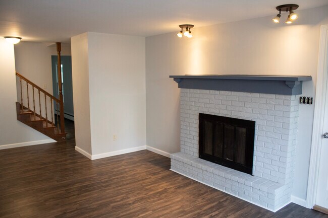 Building Photo - Curwood Dr