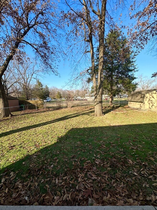 Building Photo - Charming 3 Bedroom Brick Home with Fenced Backyard
