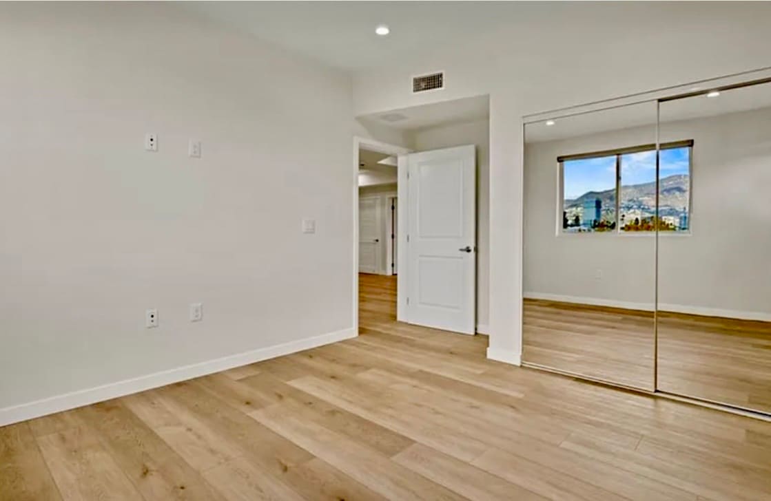 Building Photo - 439 Oak St