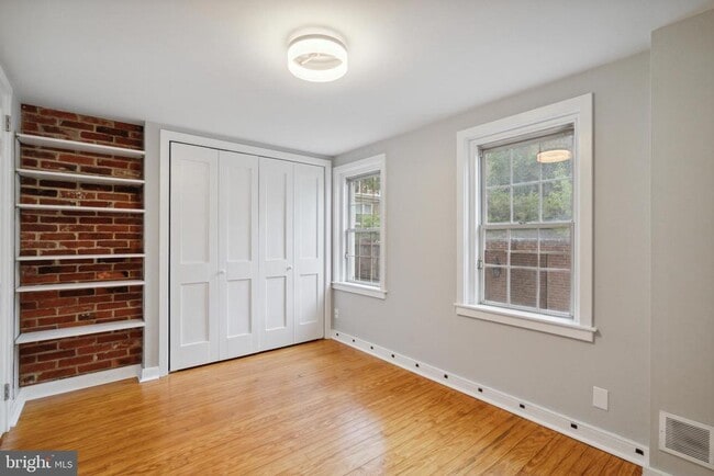Building Photo - 712 Addison St