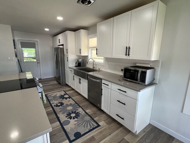 Building Photo - 2322 Fifth St