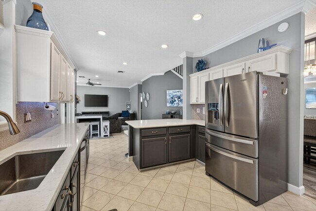 Building Photo - 3738 Old Lighthouse Cir