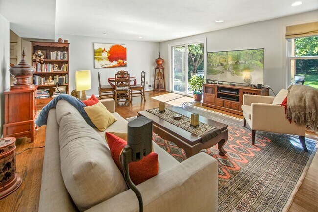 Building Photo - 6902 Tilden Ln