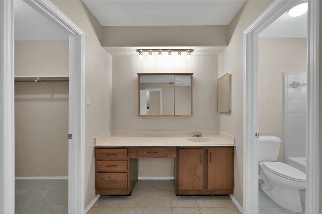 Building Photo - 4718 Cypressdale Dr