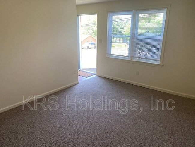 Building Photo - 425 Mill St