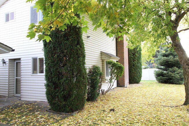 Building Photo - 7878 N Wilding Dr