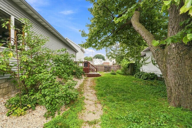 Building Photo - 2138 N Buffum St
