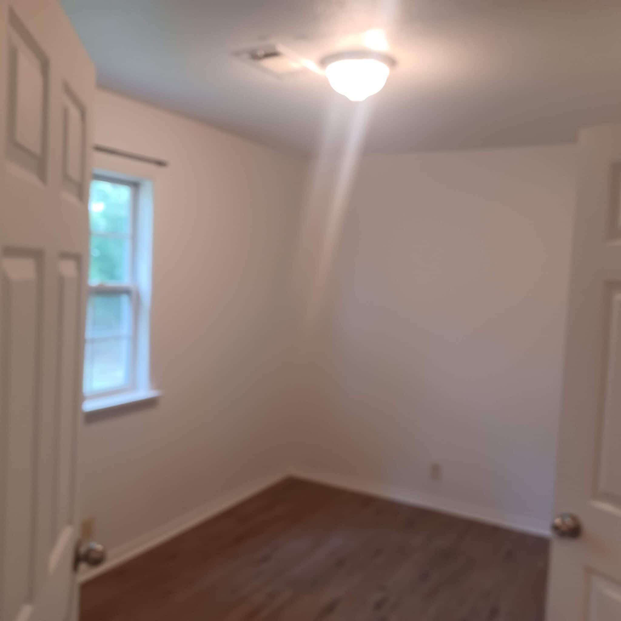 Building Photo - 505 W Maple