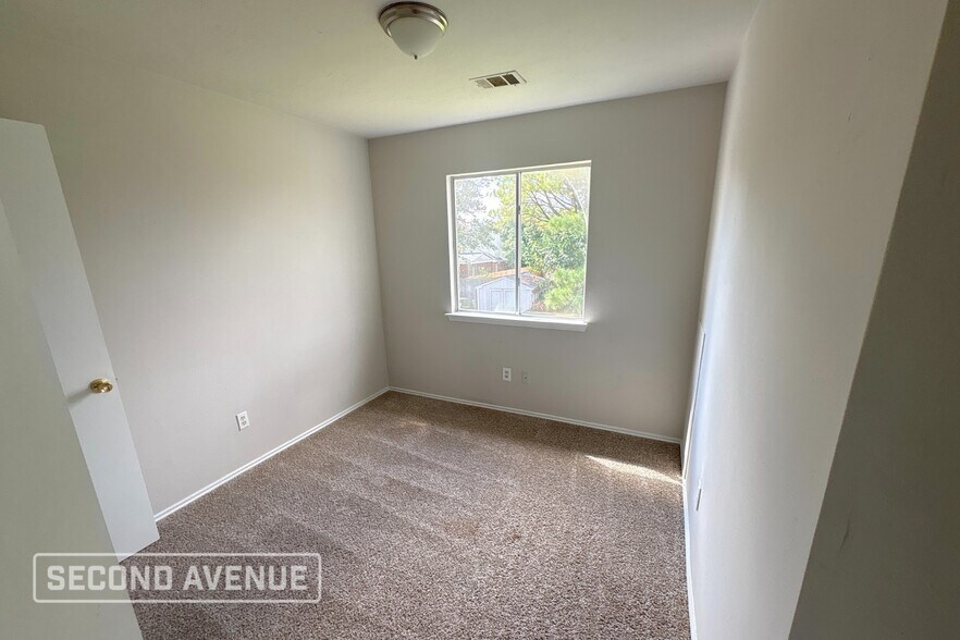 Building Photo - 993 Shelton Ln