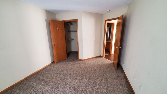 Building Photo - 1622 Clover Dr