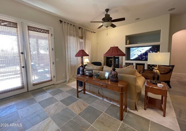 Building Photo - 12035 W Red Hawk Dr