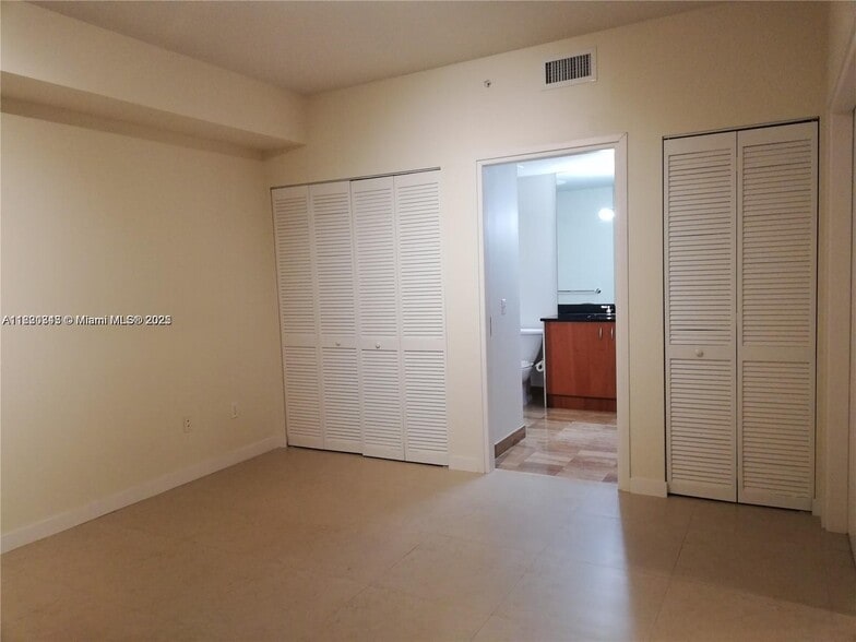 Building Photo - 300 S Biscayne Blvd
