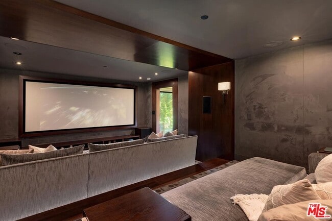 Building Photo - 2841 Montcalm Ave