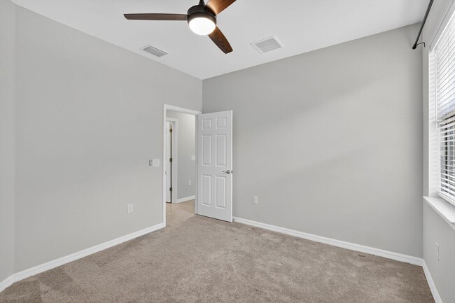 Building Photo - Annual Unfurnished 2 Bedroom 2 Bathroom with a Den located in the Preserve at the West Villages!