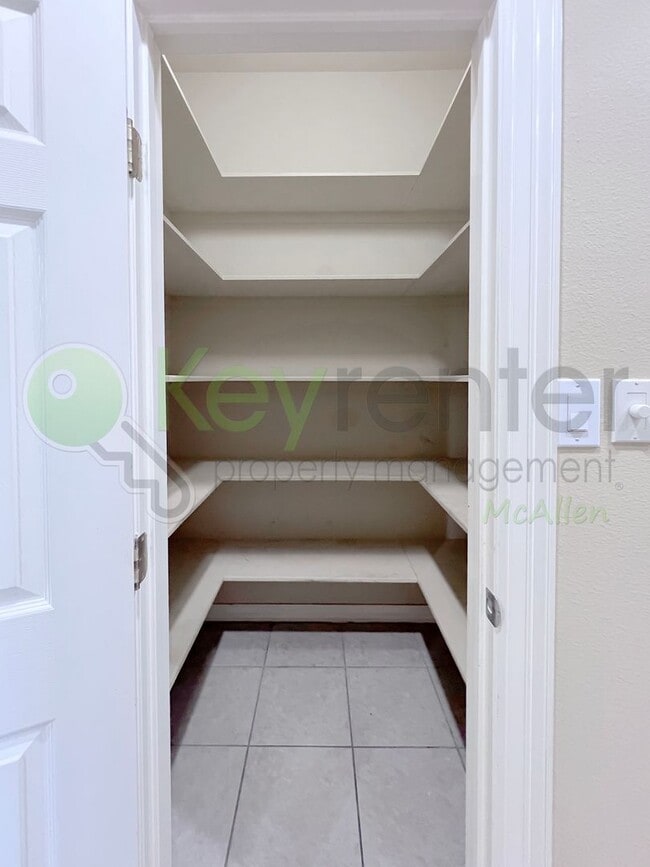 Building Photo - Gorgeous 4b/4.5bath house in McAllen