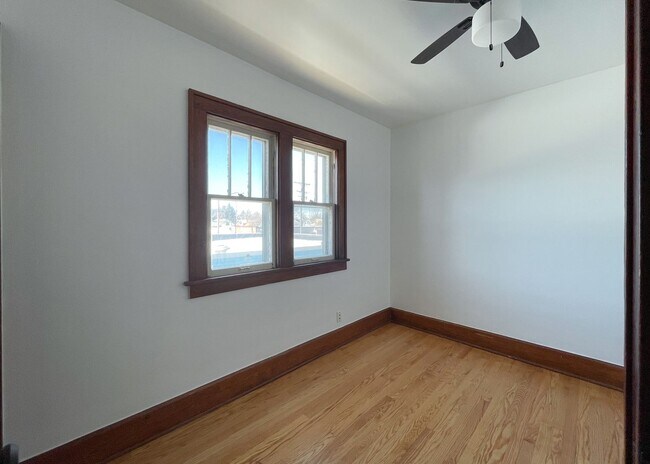 Building Photo - 1605 Yout St