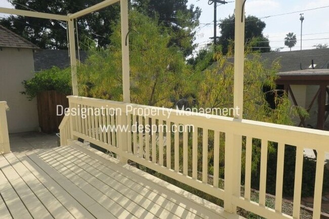 Building Photo - Whimsical 3 BR 2 BA Altadena Hills