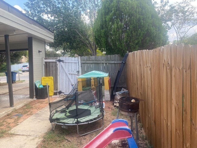 Building Photo - Large 2/2 duplex with a 2 car carport