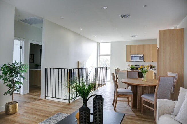 Building Photo - 630 N Power Rd