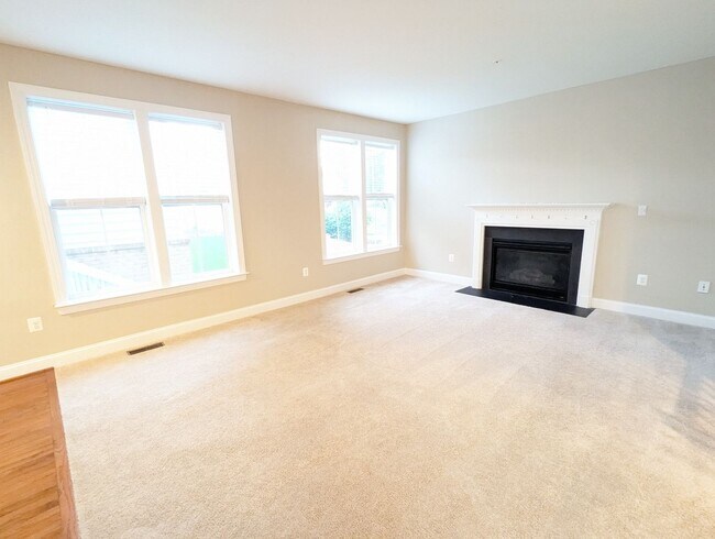Building Photo - STUNNING Single Family Home in Brunswick C...