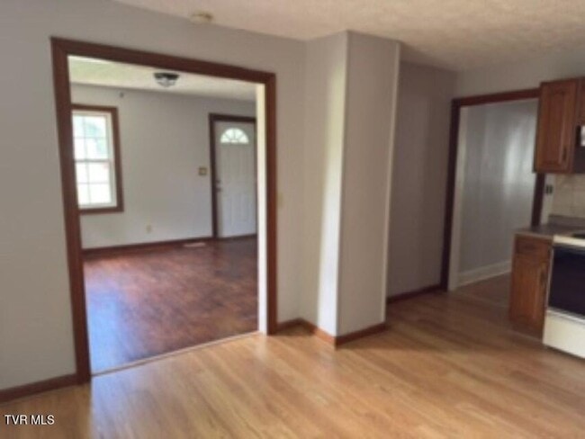 Building Photo - 2 Bedroom 2 Bath In Johnson City,TN