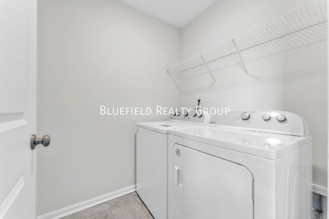 Building Photo - 909 Cherry Plum Dr