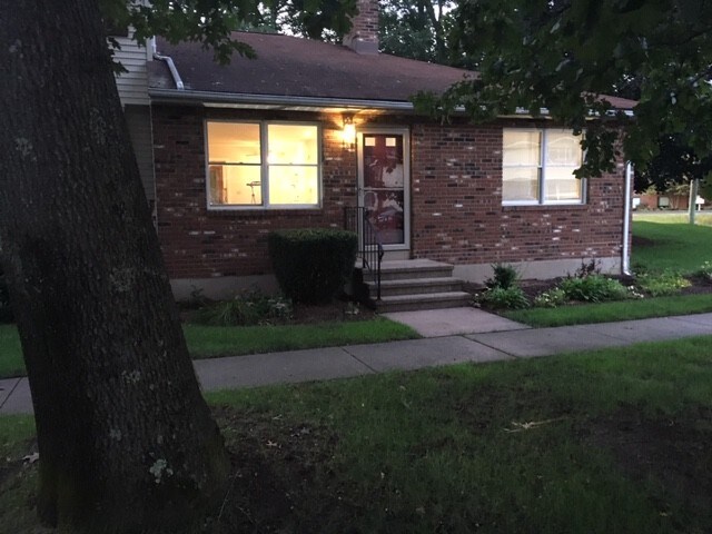Building Photo - 2 Windwood Dr