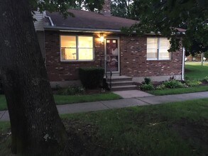 Building Photo - 2 Windwood Dr