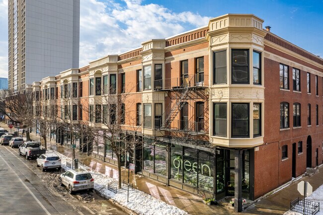 Building Photo - 1714-1716 N Wells St