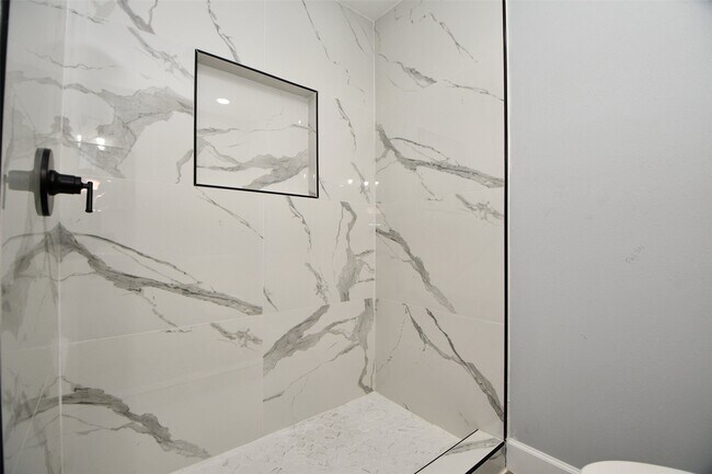 Building Photo - 5429 De Lange Ln