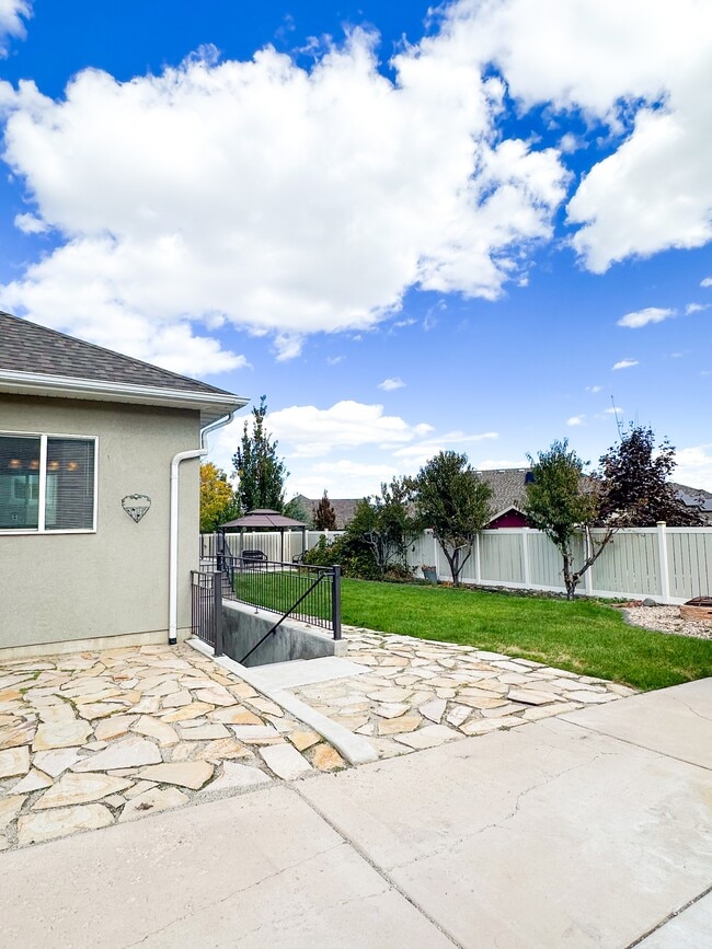 Building Photo - 4441 Wynridge Ln