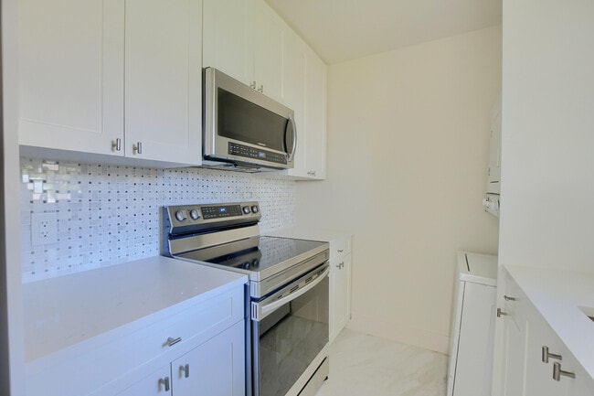 Building Photo - 2503 Oceanview Ave