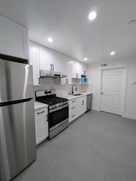 Building Photo - 380 92nd St