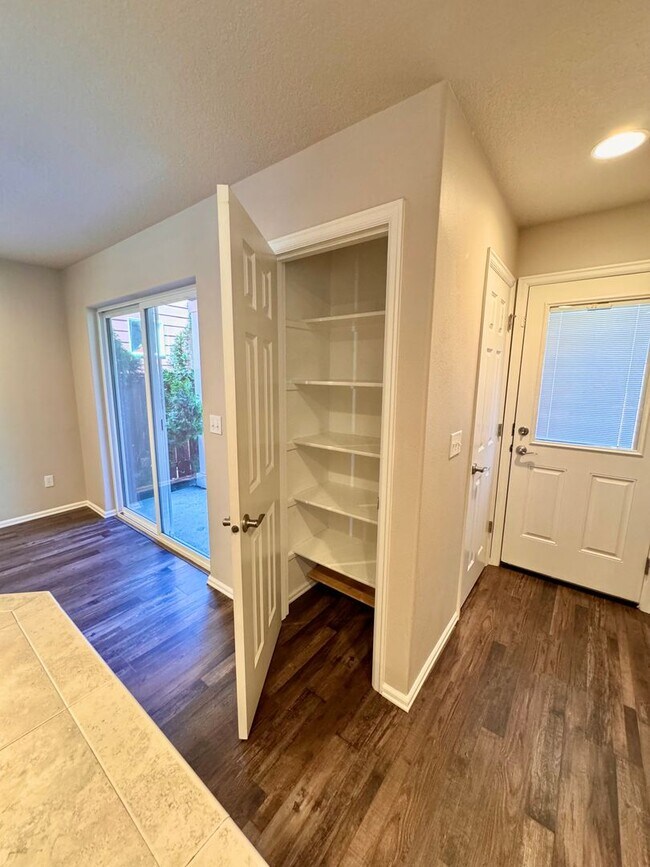 Building Photo - Beautiful Pet Friendly South Corvallis Home