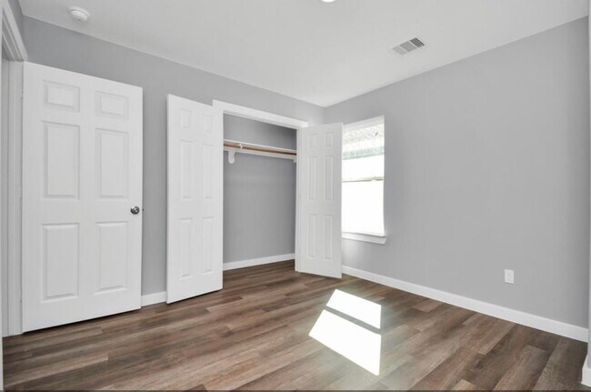 Building Photo - 5709 Breland St