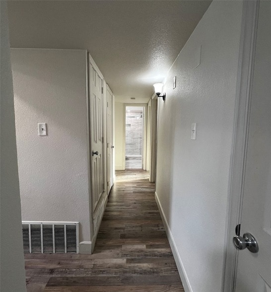 Building Photo - 2505 Clearwood Dr