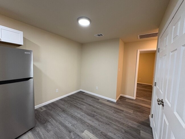 Building Photo - 308 S 3rd St