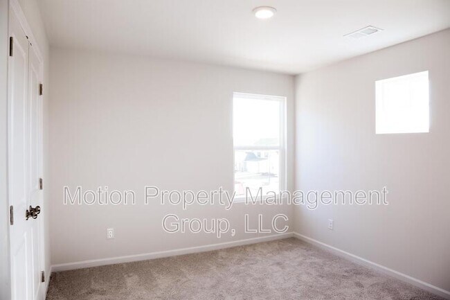 Building Photo - 19 Springwood Ln