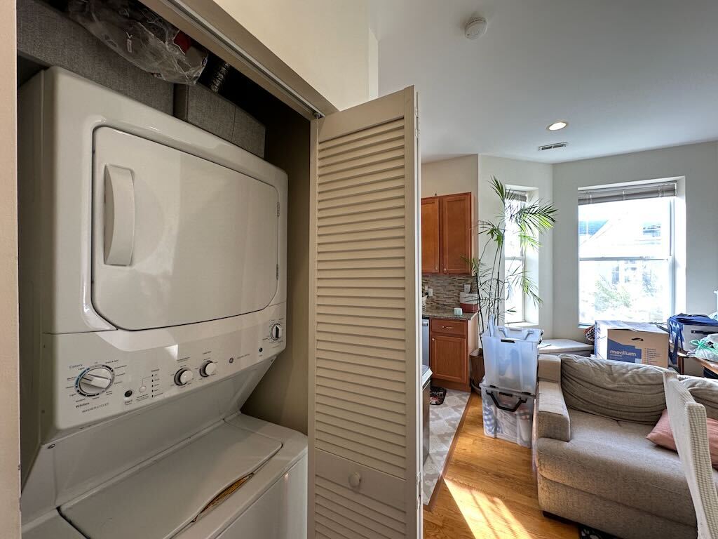 Building Photo - 1414 W Superior St