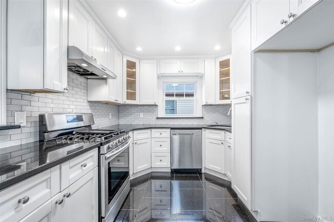 Building Photo - 22 Sandalwood Ave