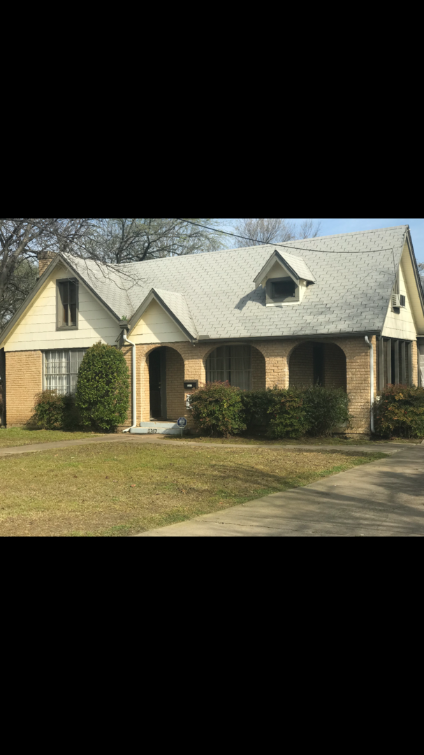 Building Photo - Pretty Tudor Style home with hard wood flo...