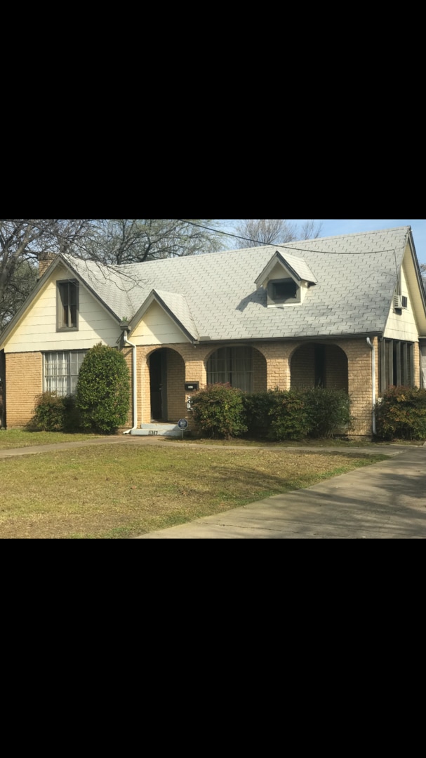 Building Photo - WELCOME HOME! LOCATED IN A ESTABLISED NEIG...