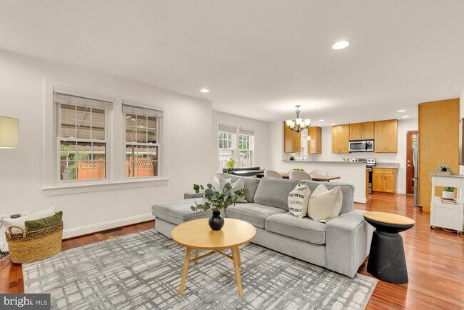 Building Photo - 8604 Woodlawn Ct